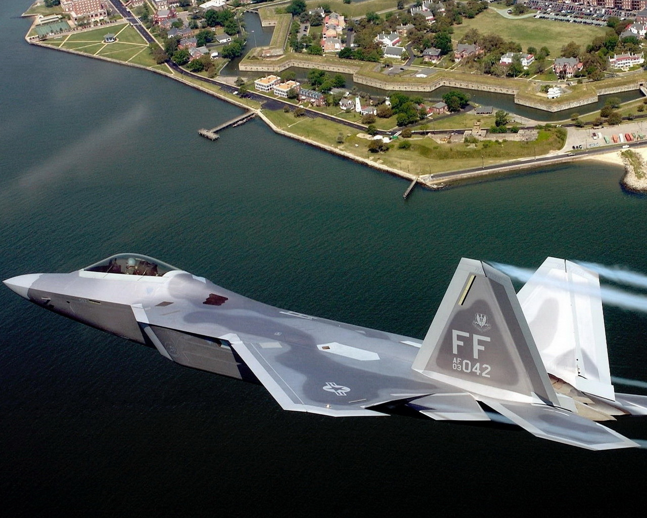 Истребитель в небе