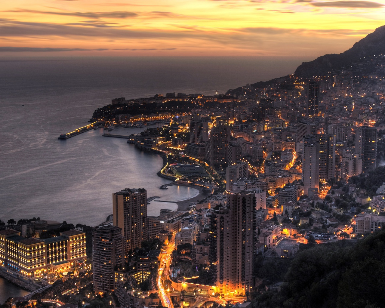 Ночной город на закате