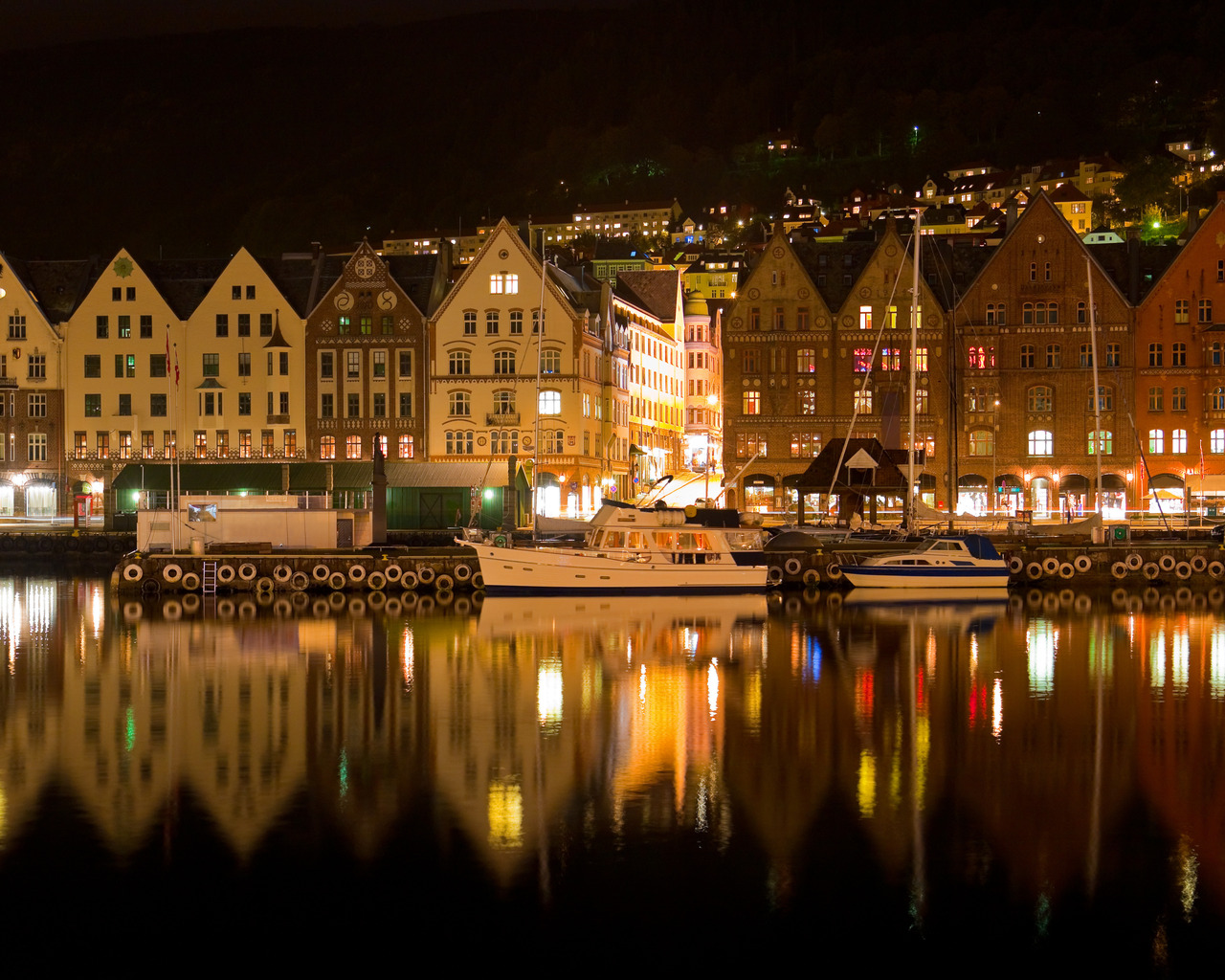 Отражение ночного города