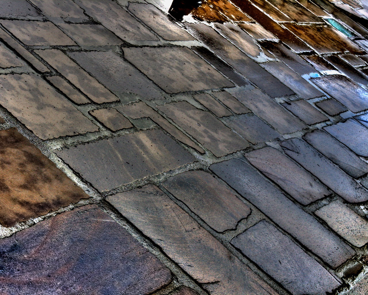 Мостовая после дождя