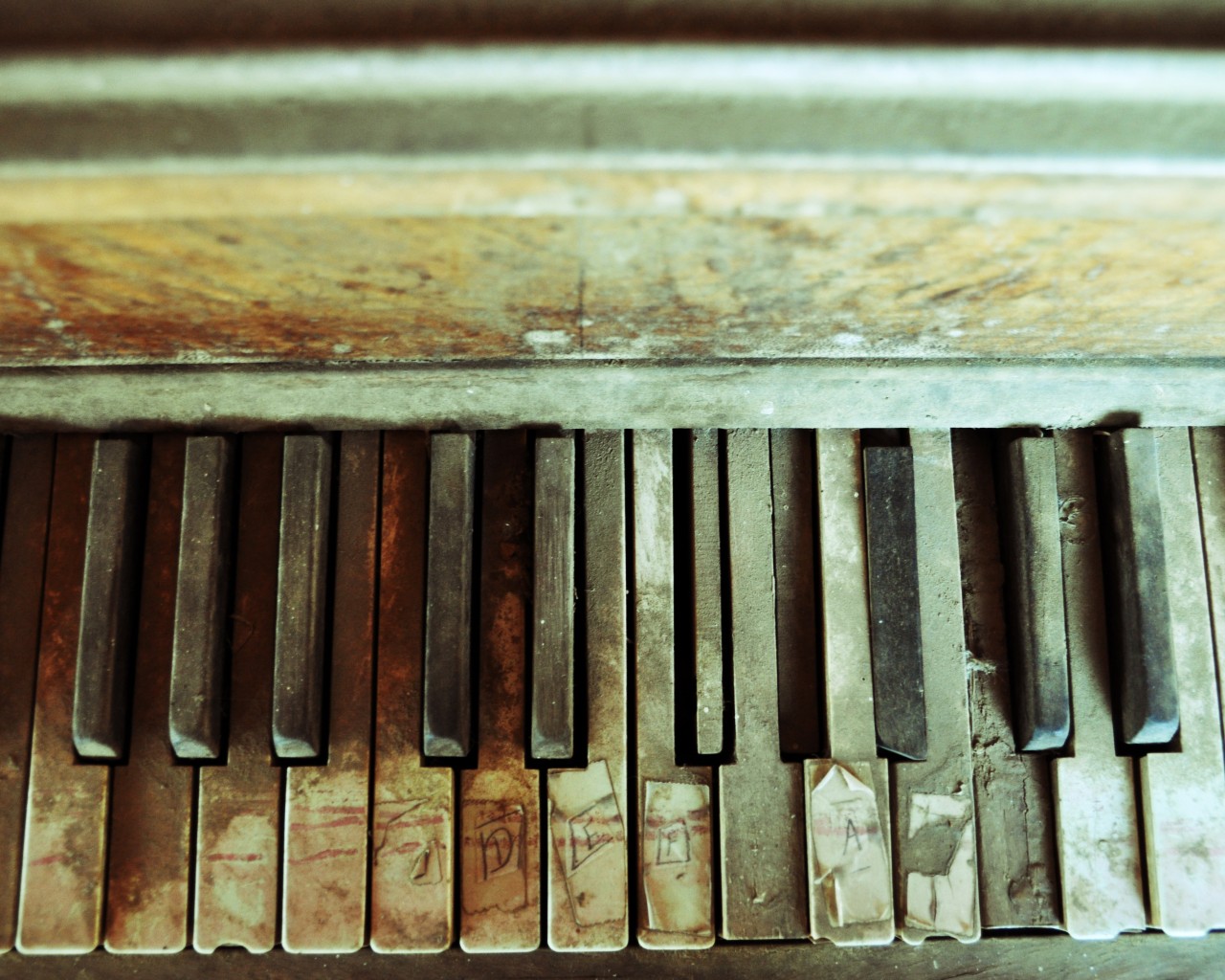 Заброшенное пианино