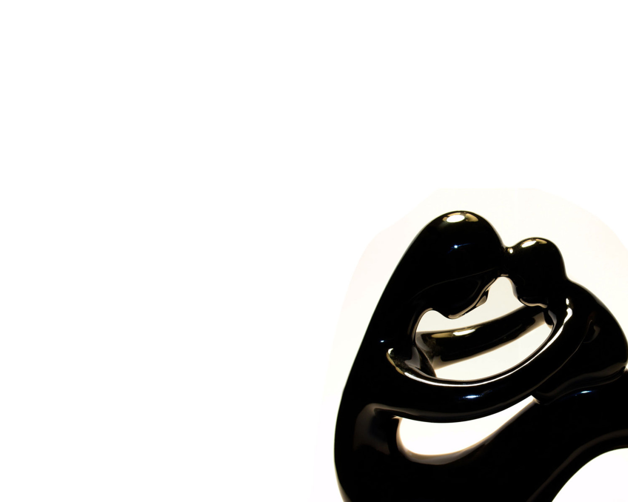 Статуя матери и ребенка