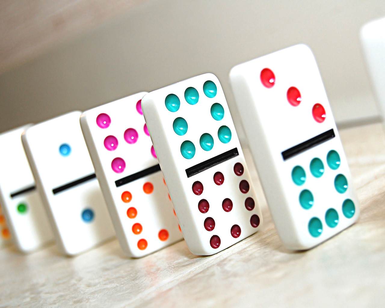 Разноцветное домино