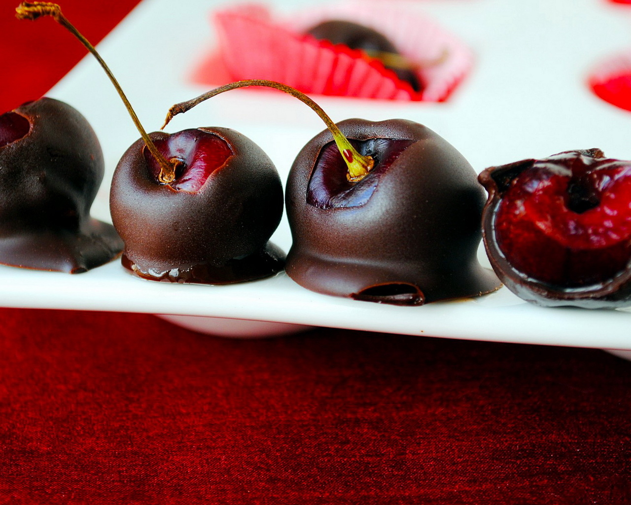 Вишня в шоколаде