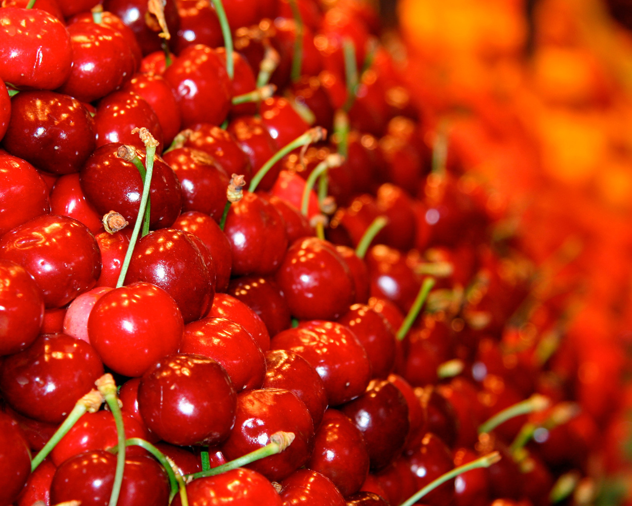 Красная черешня