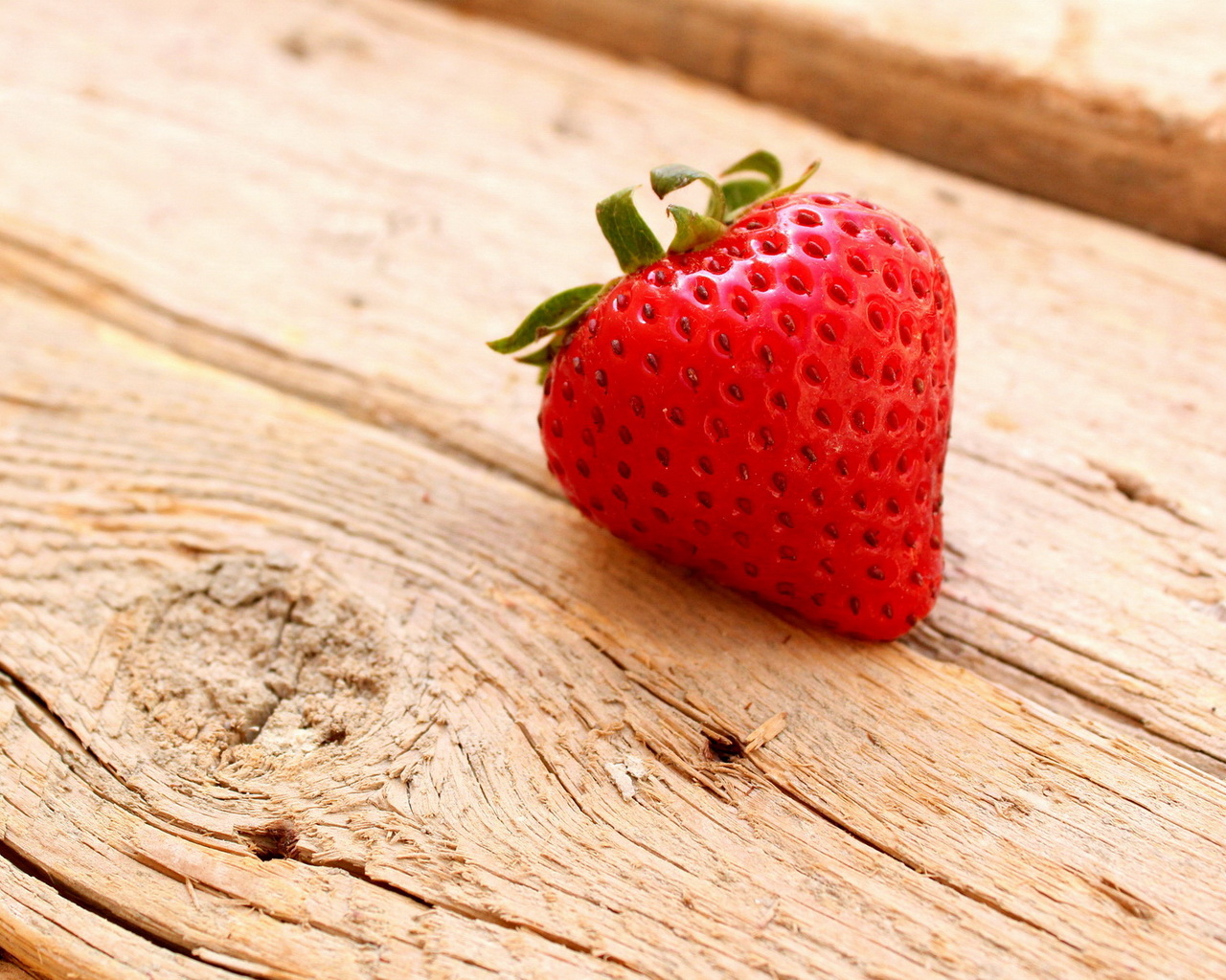 Клубника на доске