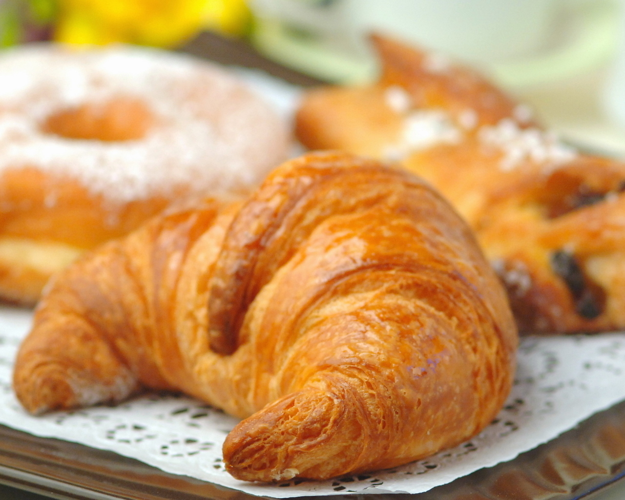 Круассан и пончик