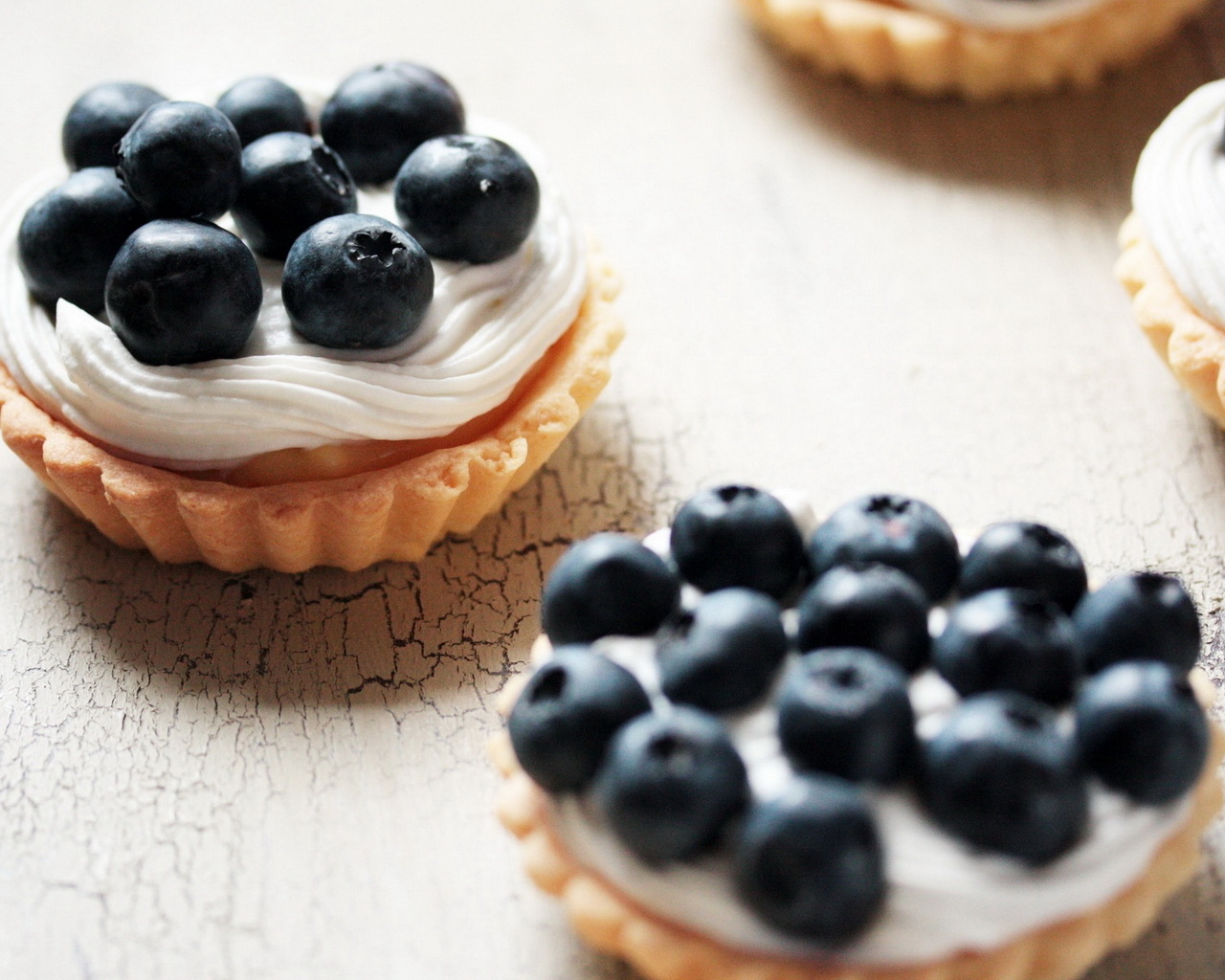 Пирожные с черникой