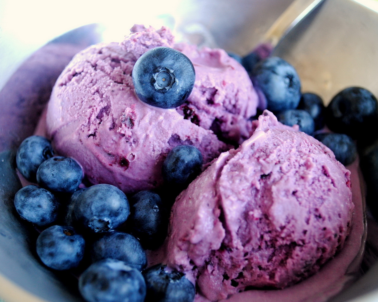 Мороженое с черникой