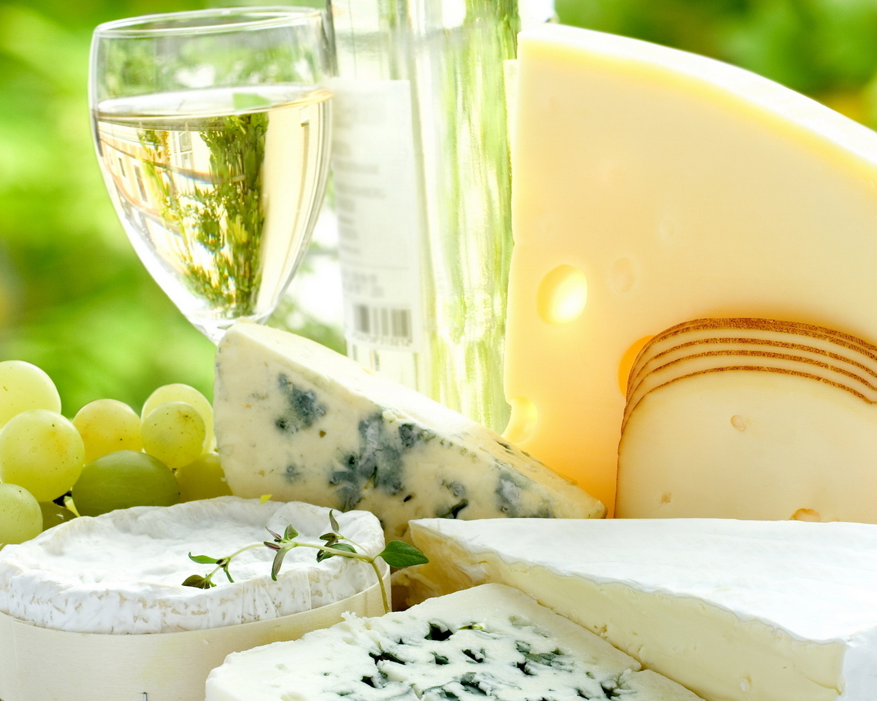 Сыр, виноград и вино