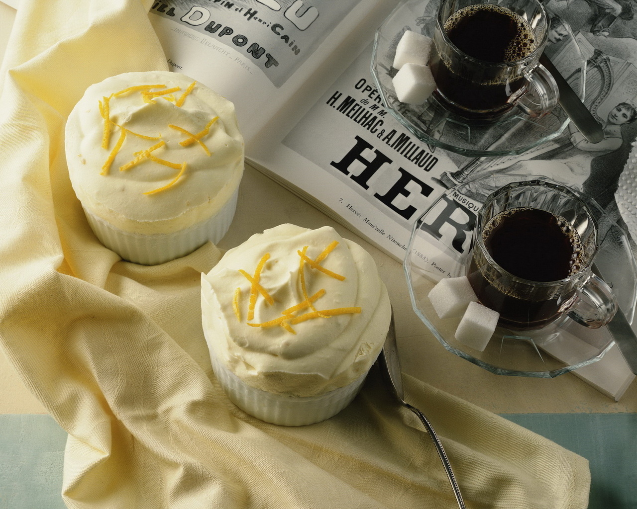 Кофе и кексы