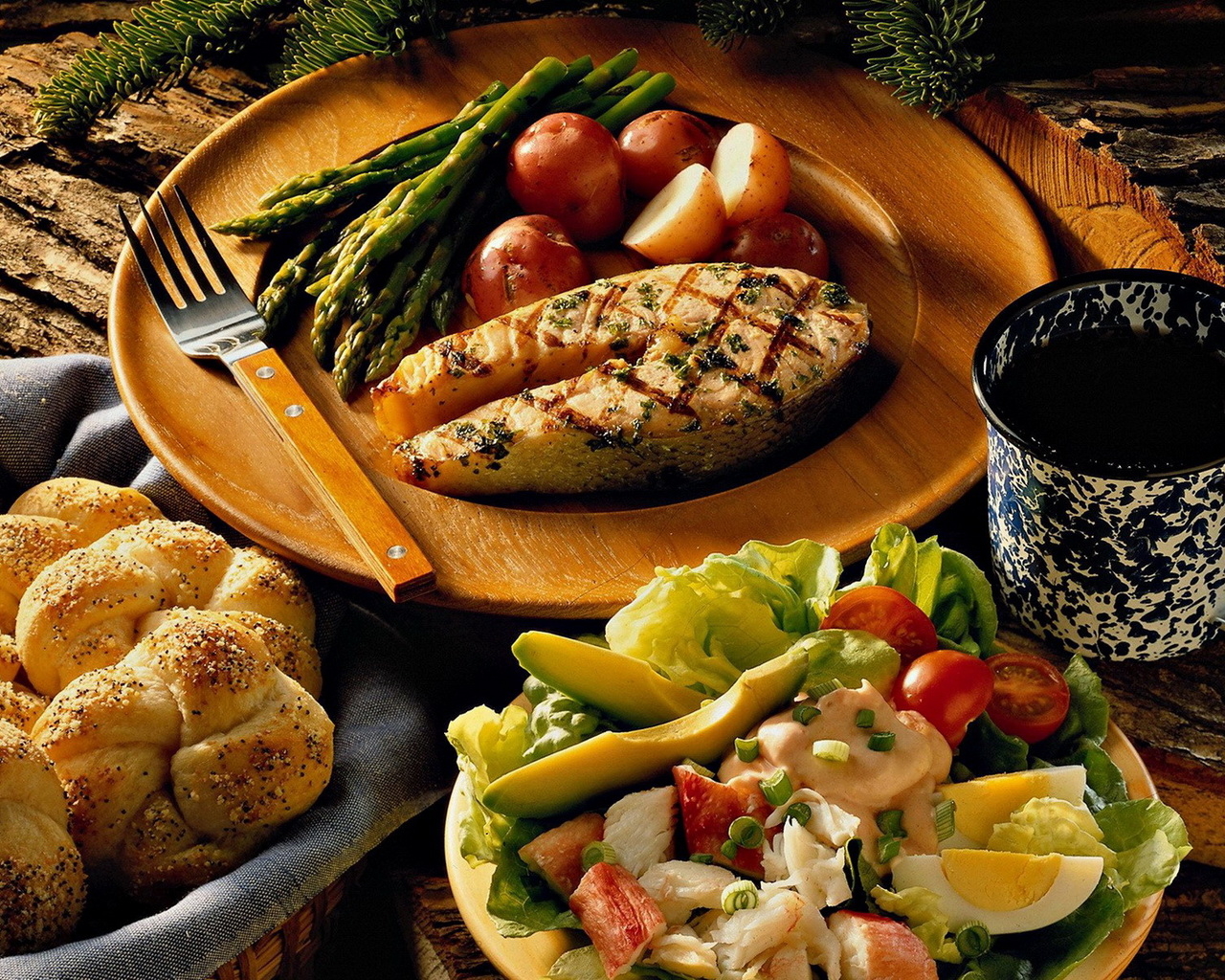 Рыба с салатом