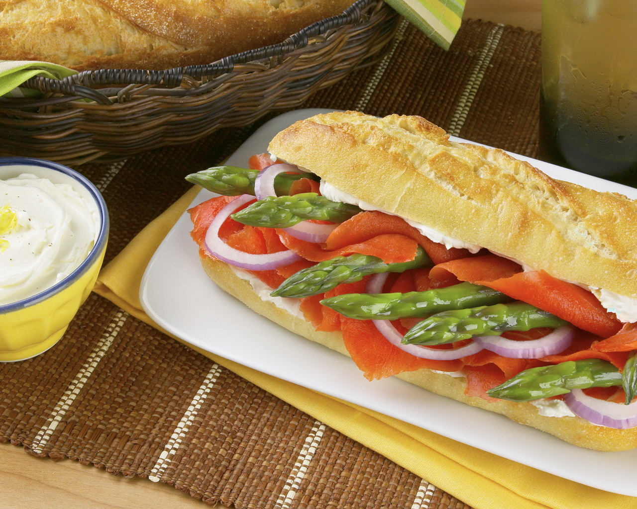 Бутерброд со спаржей