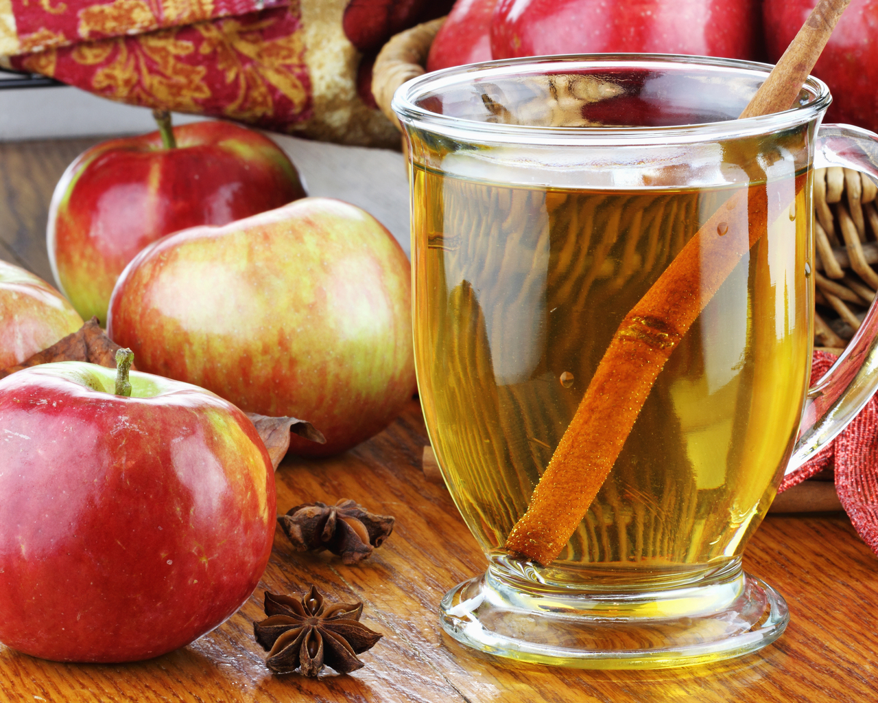 Яблочный сок с корицей