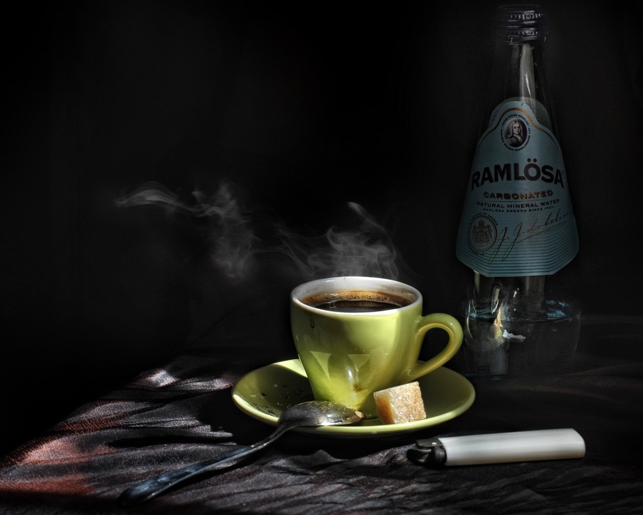 Кофе и минеральная вода