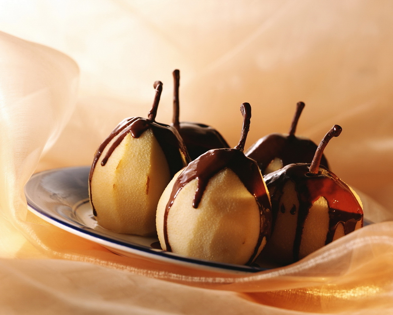 Груша в шоколаде