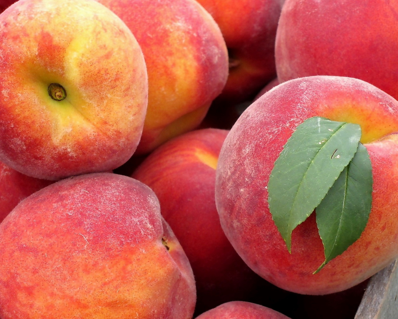 Сладкие персики
