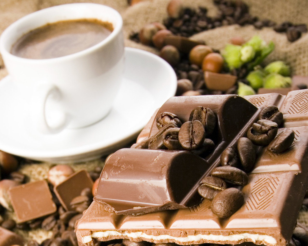 Чашка кофе с шоколадом