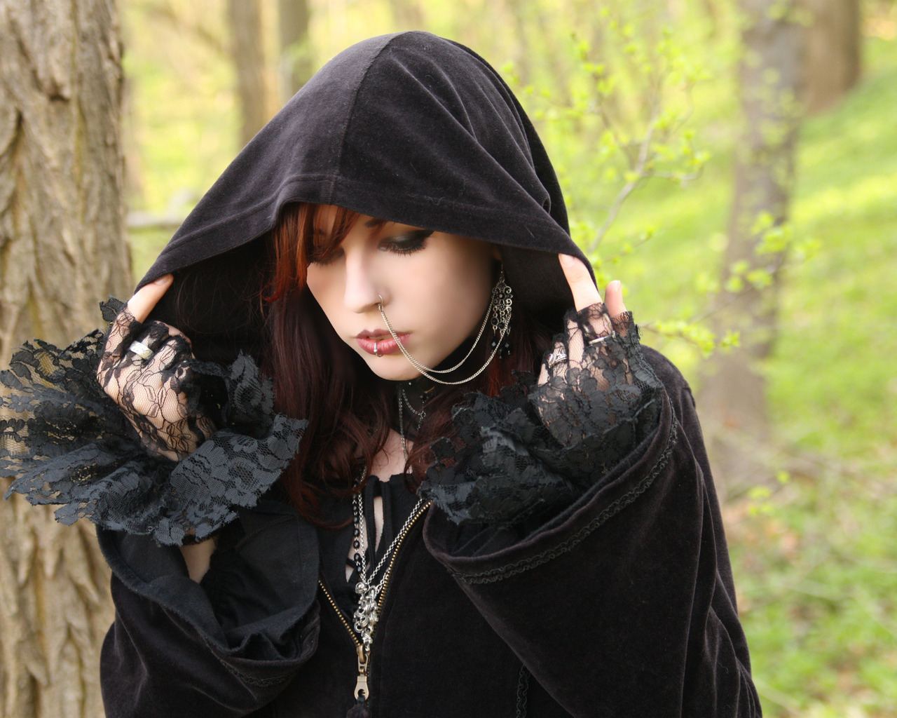 Девушка с пирсингом