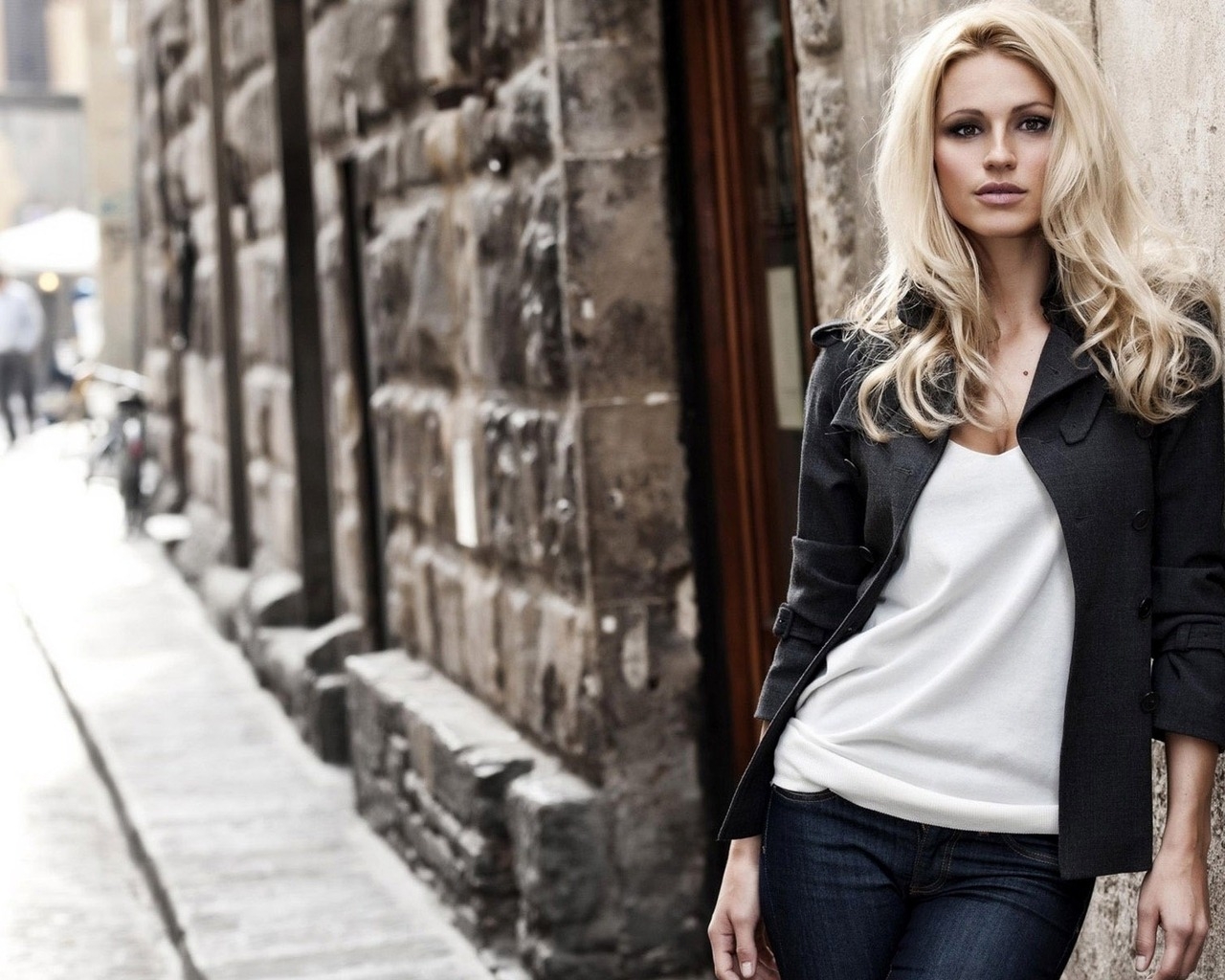 Девушка на улице