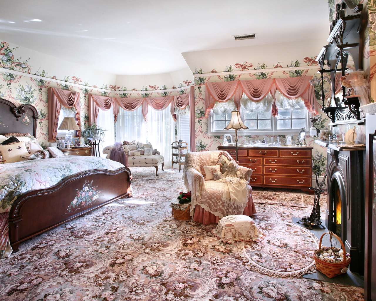 Спальная с камином