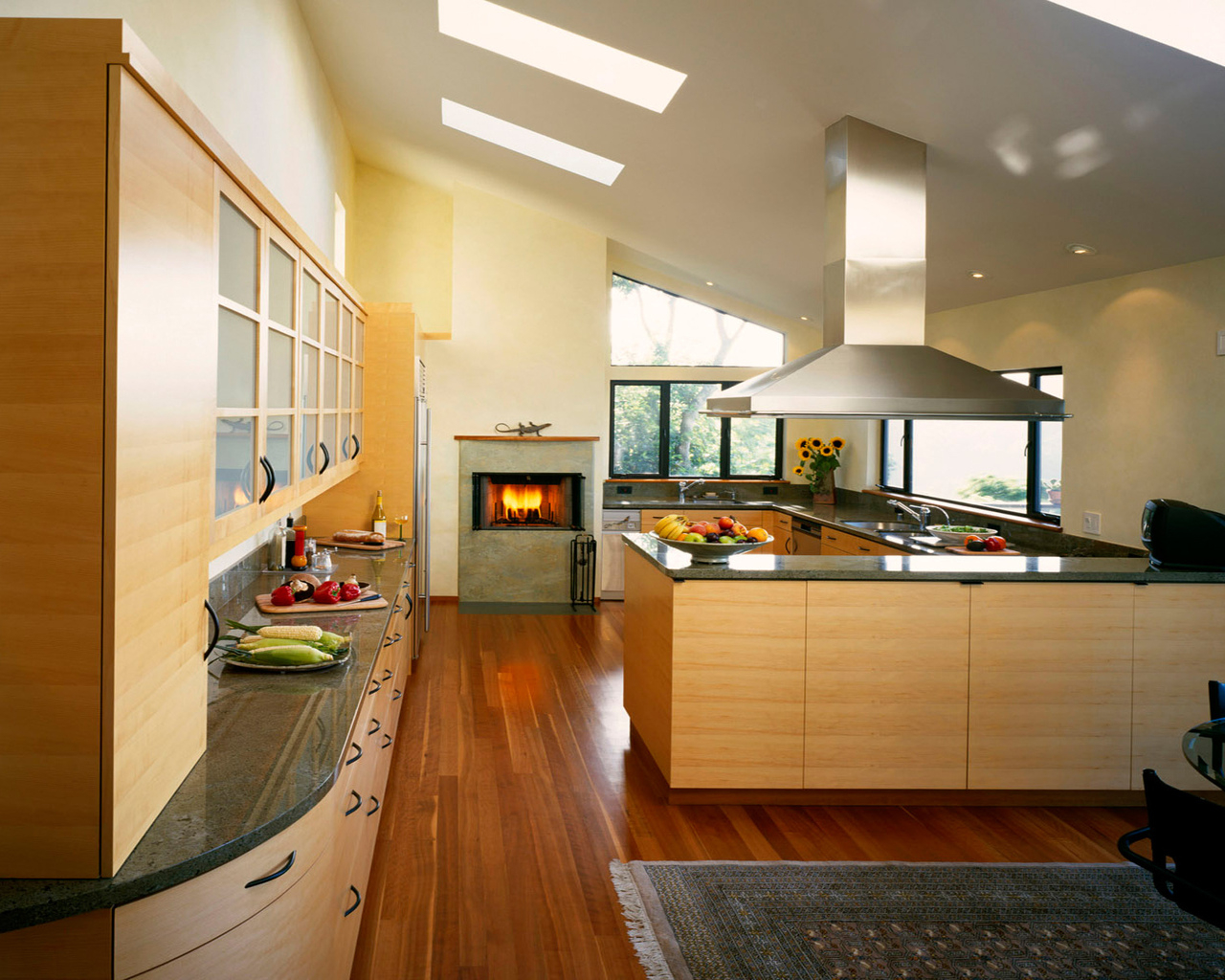 Кухня с камином