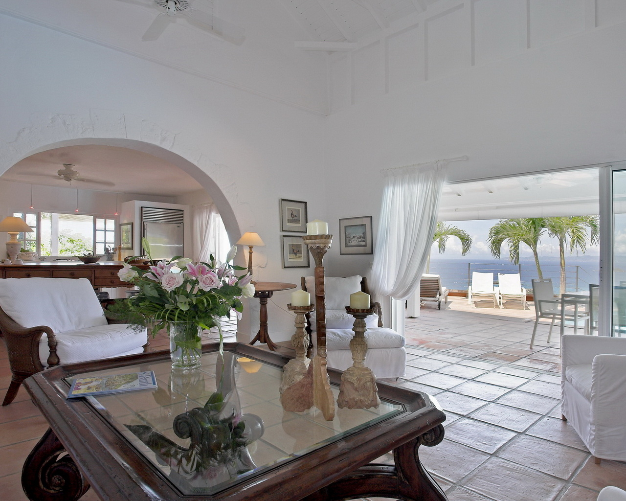 Гостиная и веранда