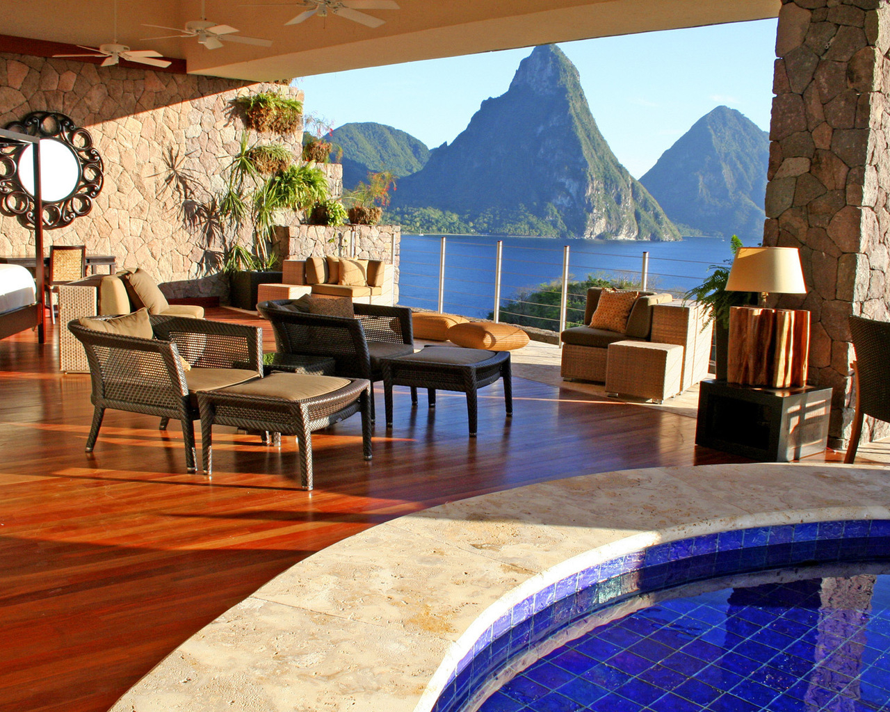 Терраса возле бассейна