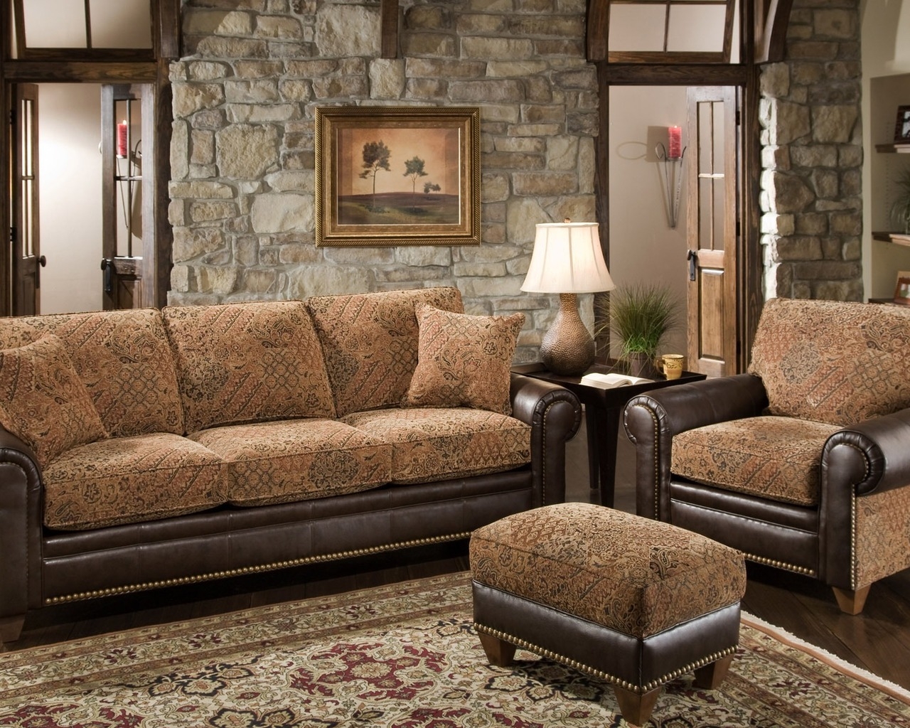 Мягкая мебель в комнате