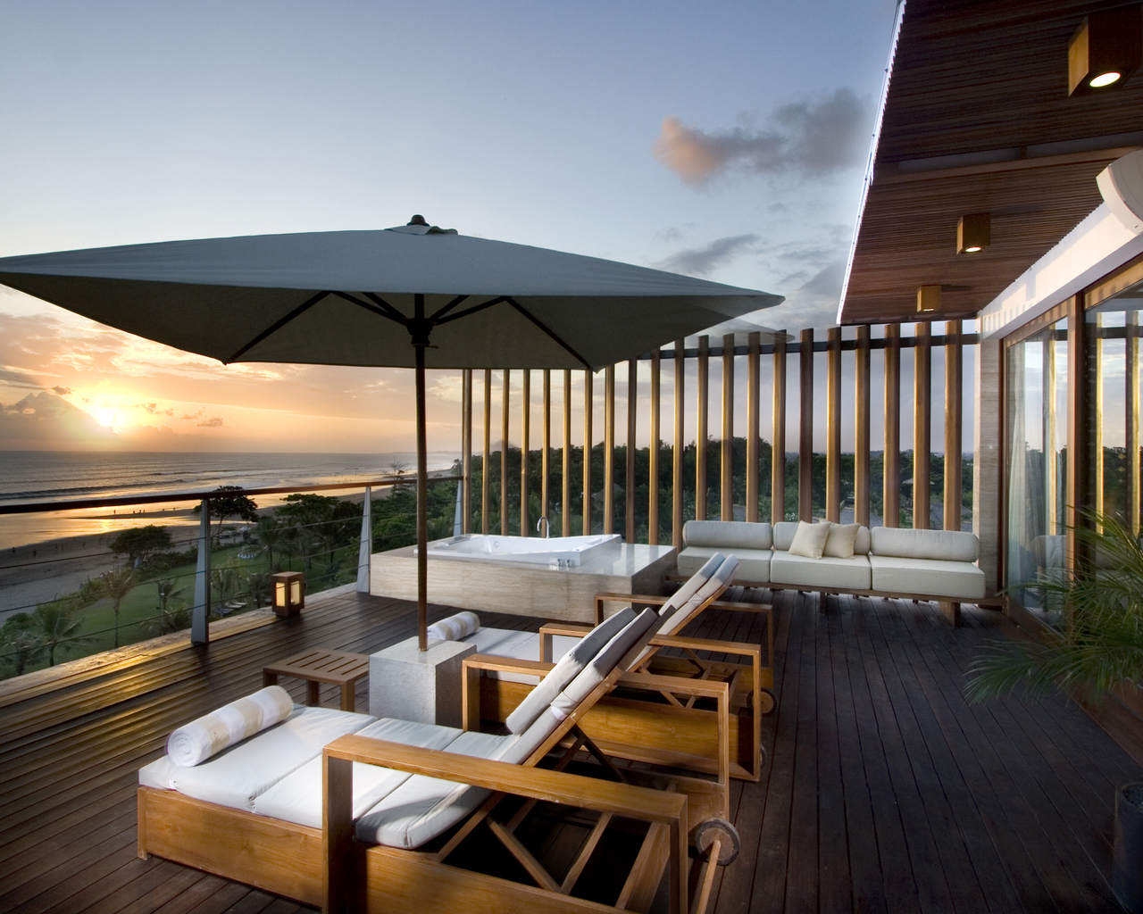 Веранда у дома