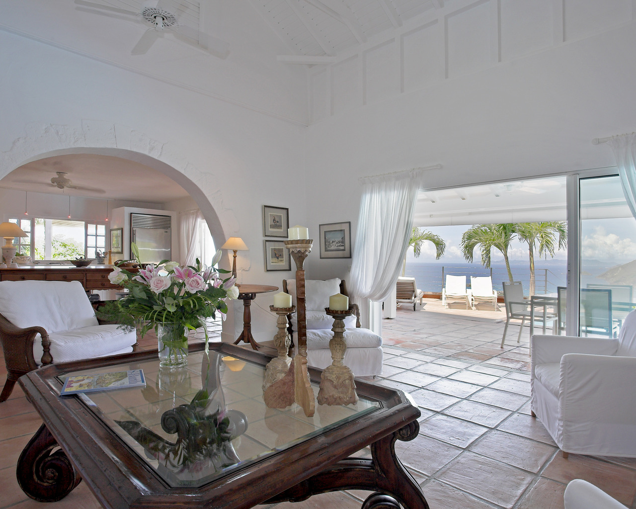 Вилла на берегу