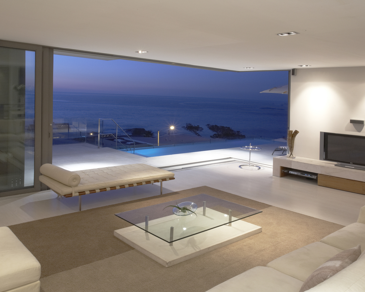 Комната с видом на море