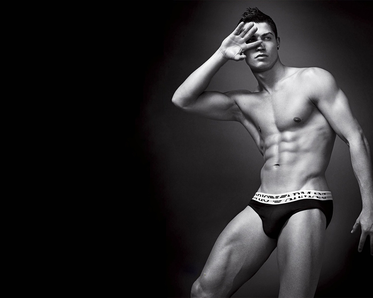 позирующий Криштиану Роналду (Cristiano Ronaldo)