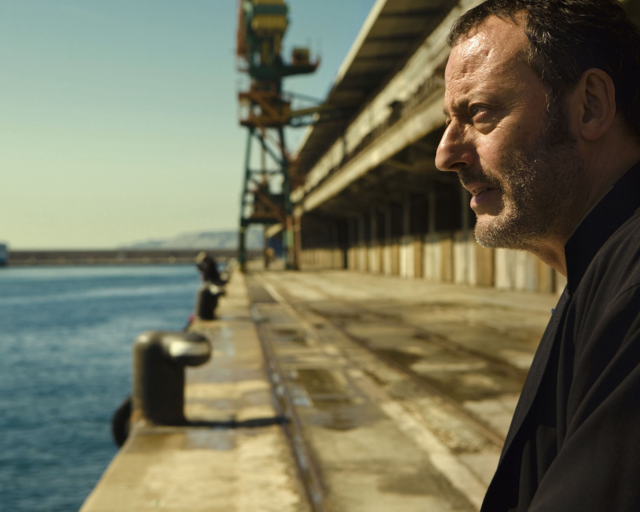 актер Жан Рено