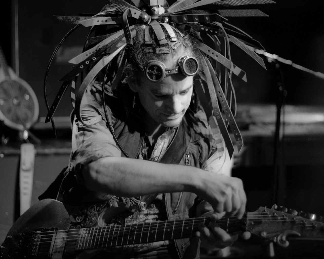 Nathaniel Johnstone гитарист группы Abney Park