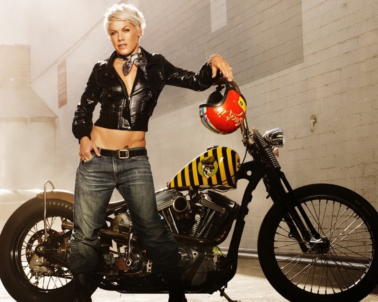 Пинк и мотоцикл