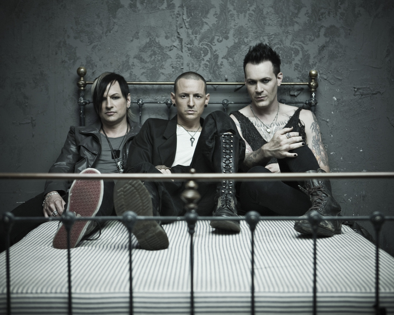 Dead by sunrise