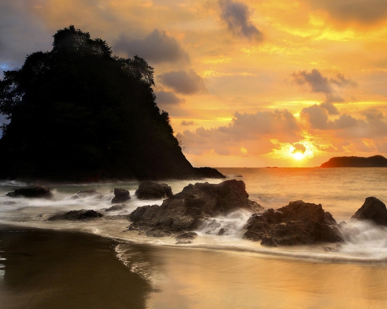 Пляж на закате