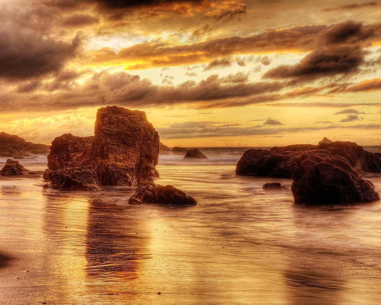 Берег на закате