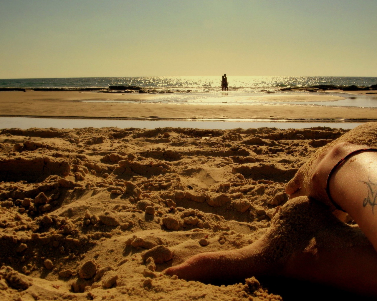 Ножки в песке