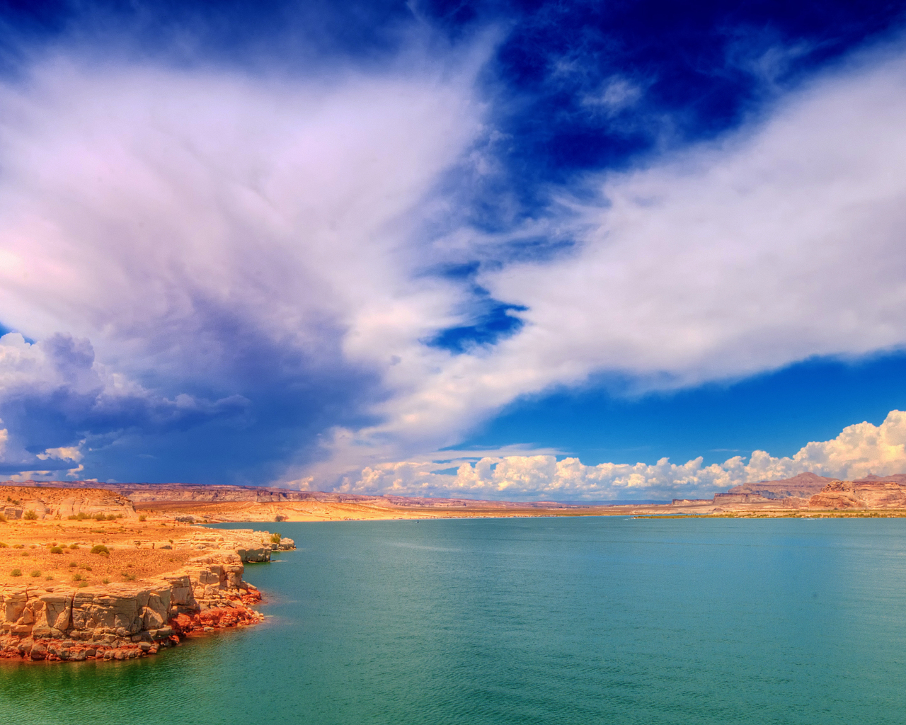 Озеро в пустыне