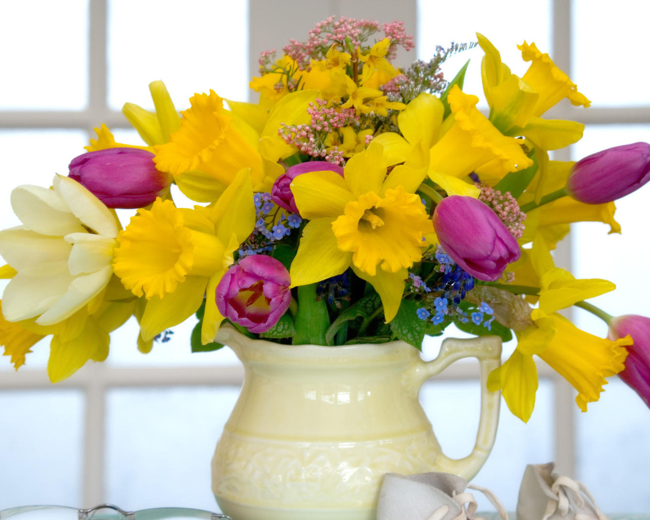 Кувшин с цветами