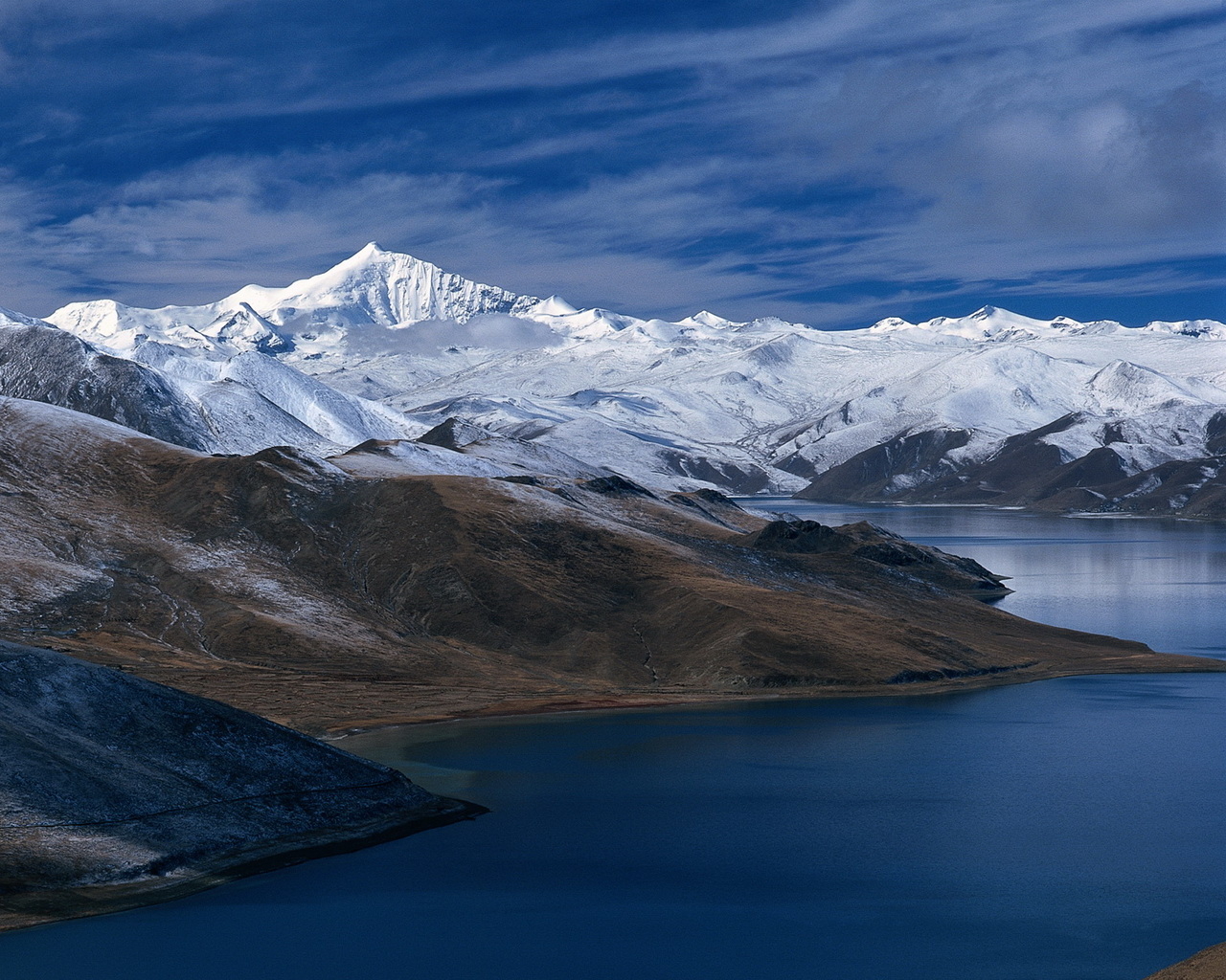 Озеро среди гор