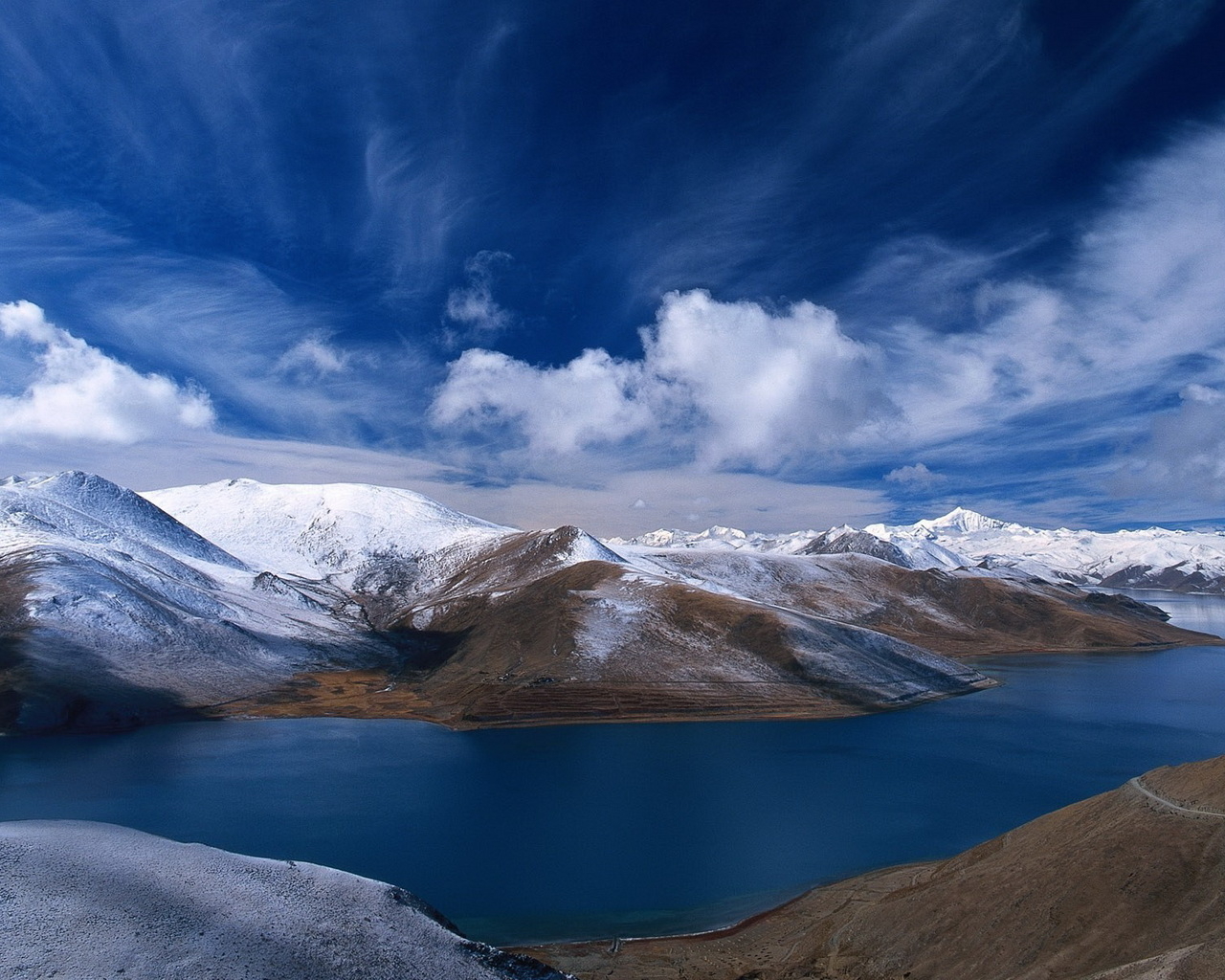 Горная долина и река