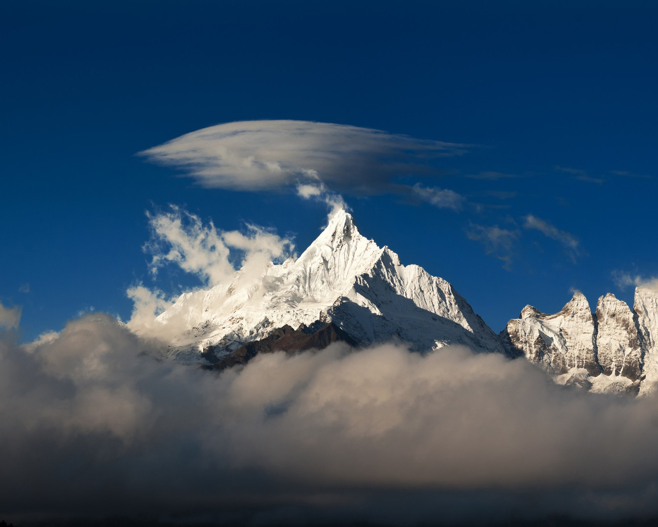 Горы над облаками