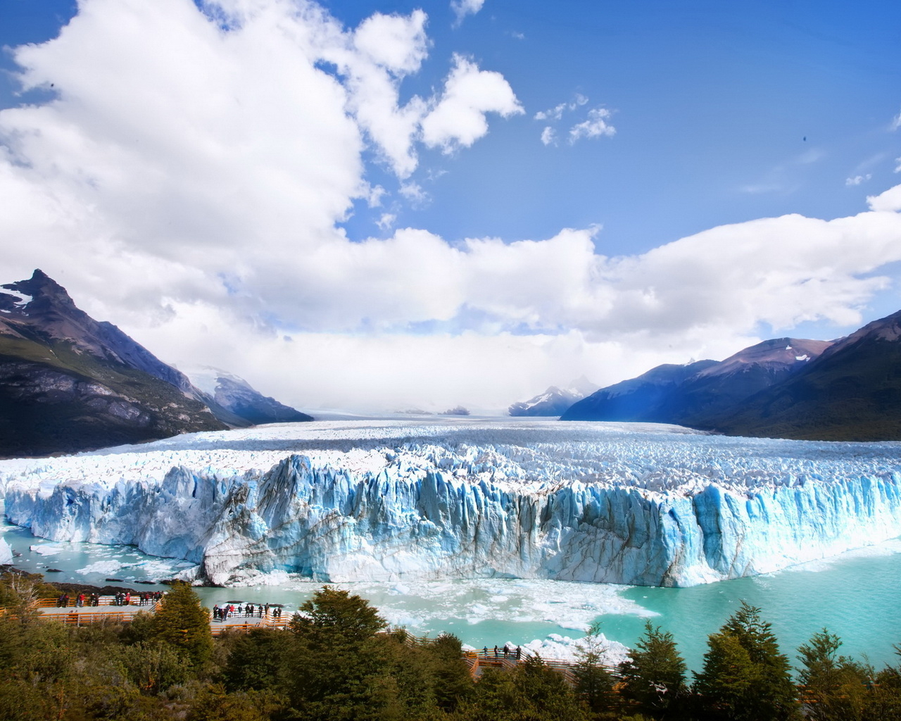 Горы и ледник