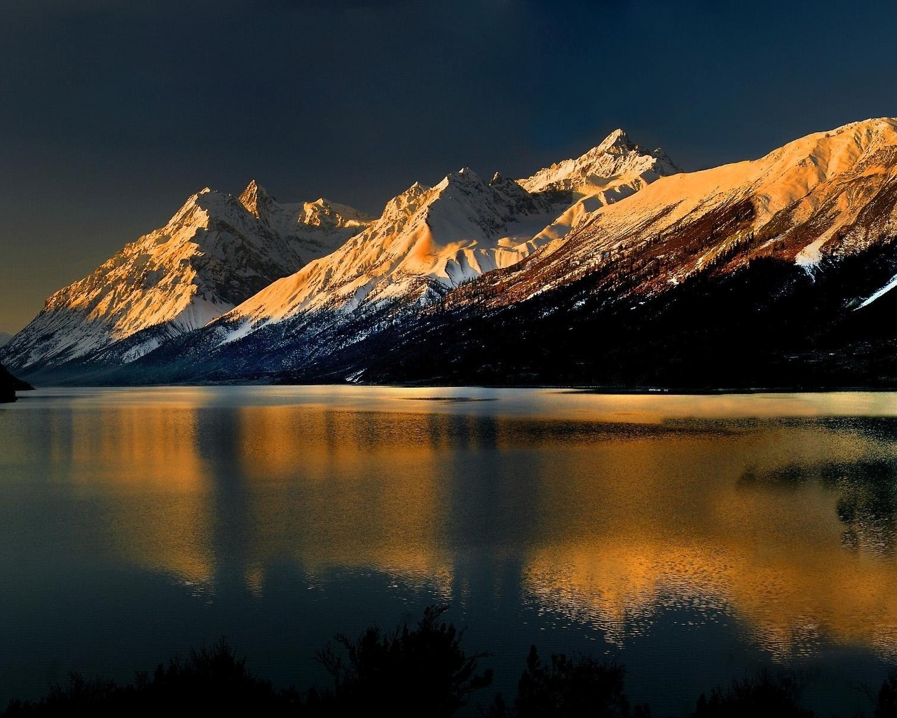 Горы и речка