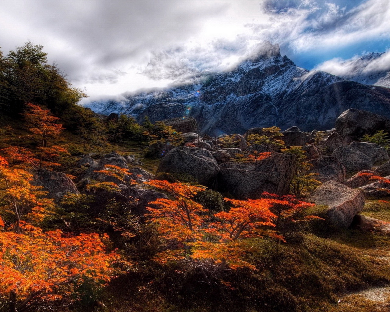 Горы под облаками