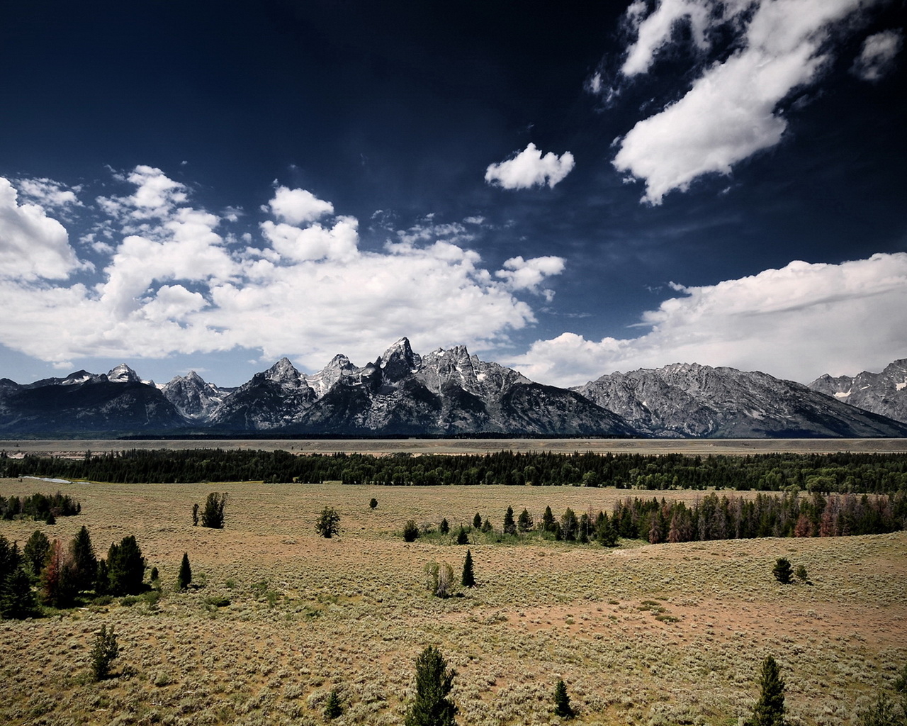 Горы на горизонте