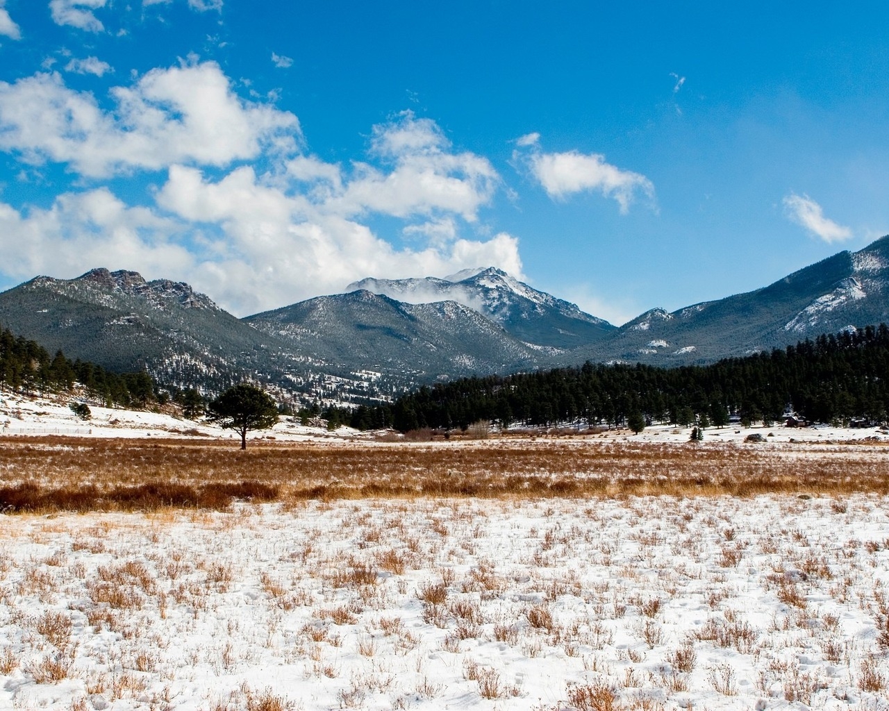 Горы на горизонте